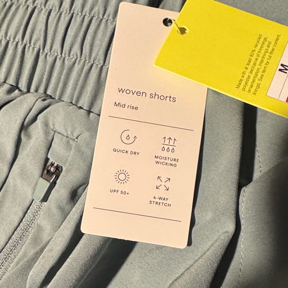 Size Medium Women’s All in Motion Green Woven Mid Risw Shorts 4” - Picture 6 of 7